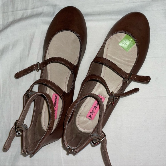NIB Betsey Johnson Mary Jane Flats Brown Size 9 - Picture 4 of 11